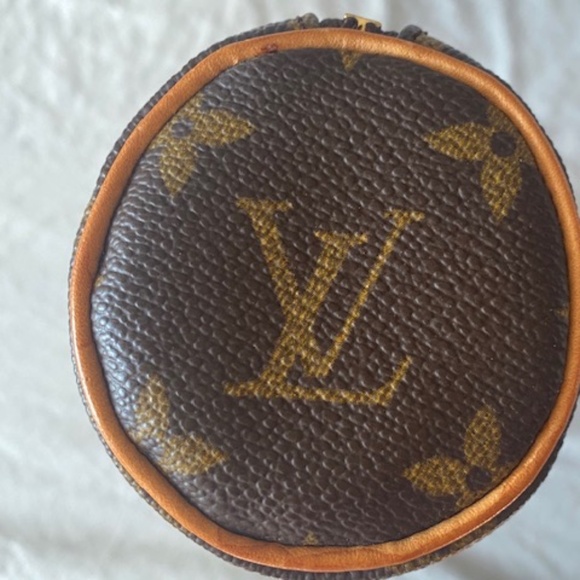 Vintage, LV Louis Vuitton Monogram Tootsie Roll Clutch - PRICED TO SELL QUICKLY - Picture 7 of 10